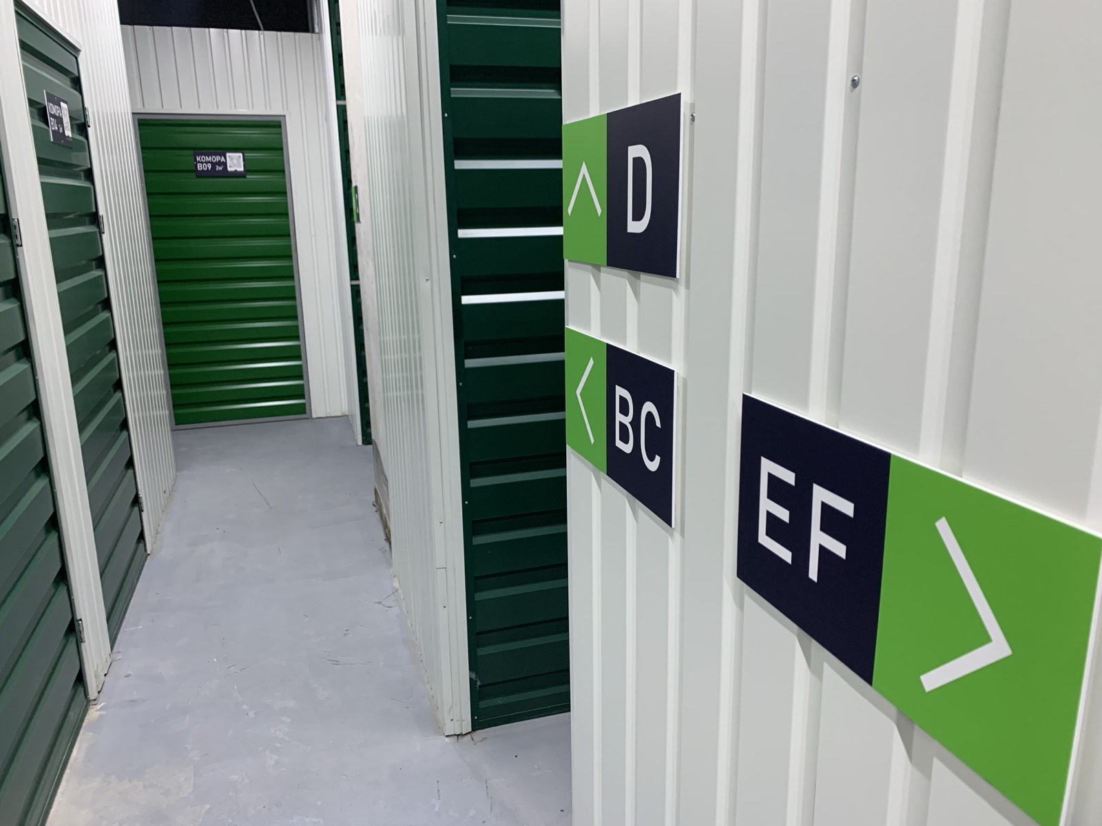 Коридор з навігацією